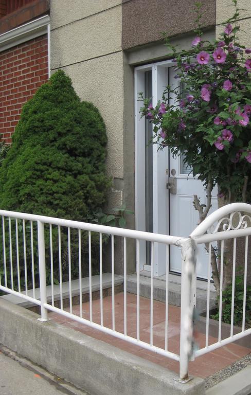 Dovercourt Village Mews Toronto Exterior photo